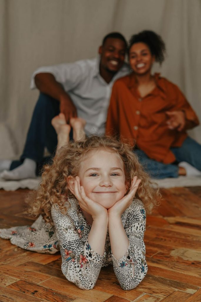 Parents et enfant après une Adoption simple en France